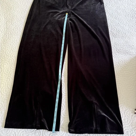 SPANX Holiday- Velour Slit Hem Pants- 1X - Picture 3 of 8